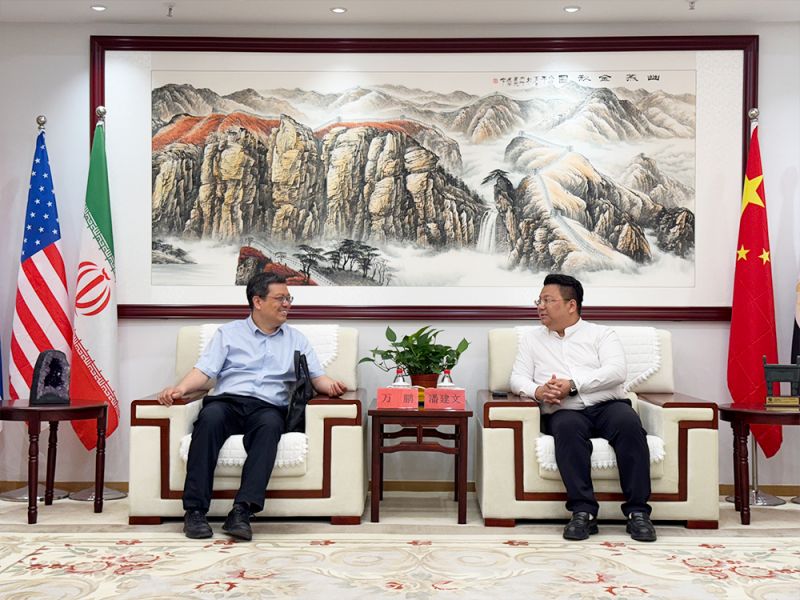 深化產(chǎn)學(xué)研融合｜紅旗區(qū)委常委、組織部部長萬鵬，區(qū)人社局局長許娟一行赴乾坤環(huán)保調(diào)研人才建設(shè)工作